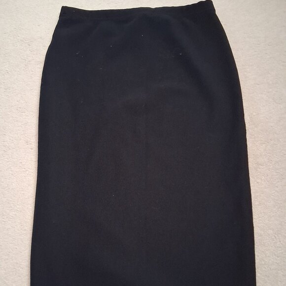 Black pencil skirt - Picture 1 of 2